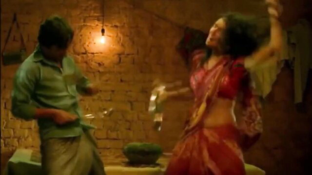 Hot Indian actress Bidita dances erotically in red saree exposing midriff