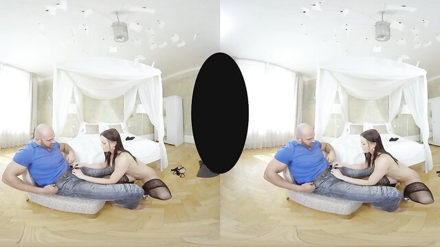 Bald muscular man gropes nude brunette in stockings on bed