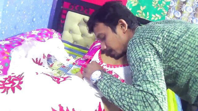 Indian man Ipunam kissing Somnath's cleavage in amateur Hindi foreplay