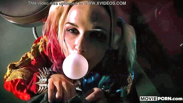 Harley Quinn cosplay babe with pink bubblegum blowjob tease