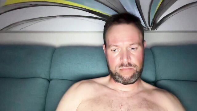 Shirtless mature daddy Matthornyfamilyguy aroused on webcam show