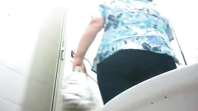 Big ass granny in tight pants entering bathroom, hidden cam piss view