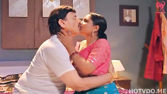 Indian couple hot kissing in saree blouse, Hindi web series scene