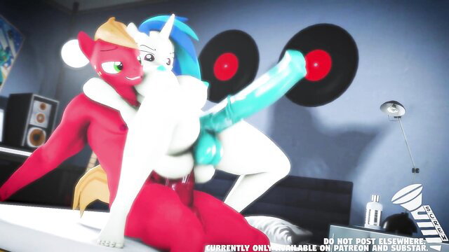Big Macintosh fucks futa Vinyl Scratch in hot pony threesome