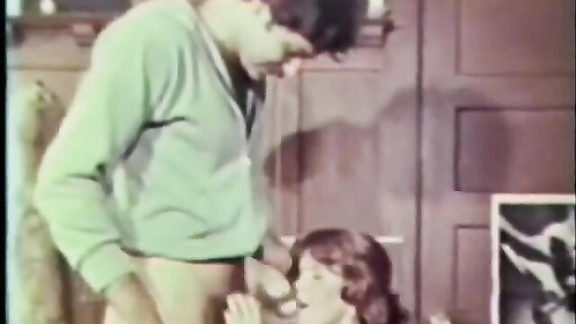 Vintage Jenny gives blowjob in Pretty Girls 039 classic XXX