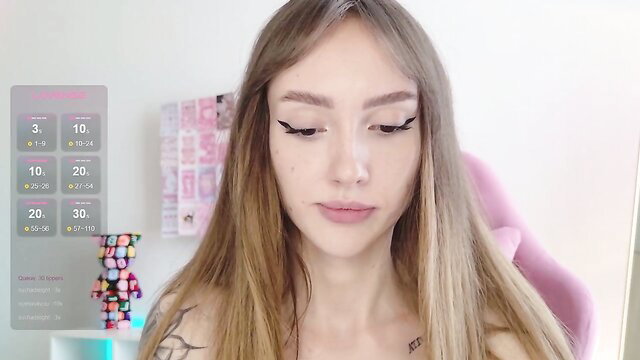 lunainnk skinny blonde Chaturbate streamer closeup face tattoo