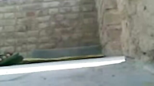 Indian amateur hotty fucked on roof by lover