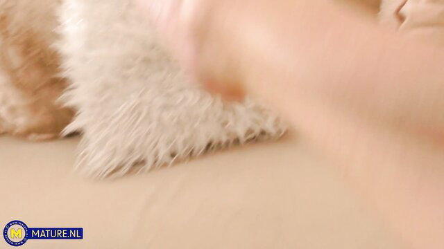 Hot MILF Mia Daniels nude solo play on sofa with fluffy pillows