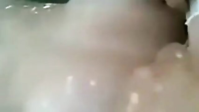 Arab MILF nailed missionary in shaved pussy closeup