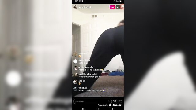 Thick black girl twerking in tight leggings on IG Live nip slip