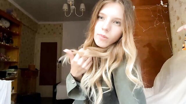 Georgietiogangco new skinny teen Chaturbate blonde playing hair