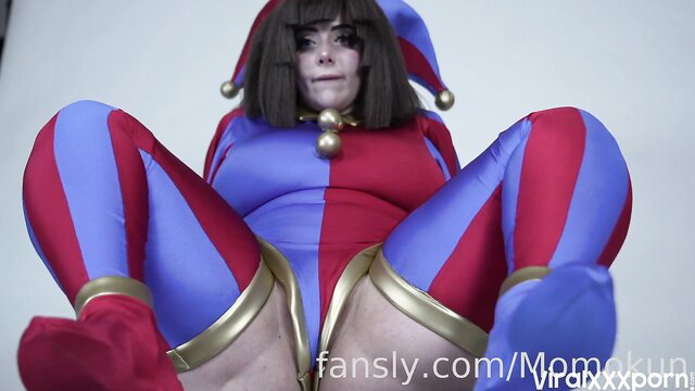 Momokun as Pomni in sexy jester cosplay spreads legs teasing pussy