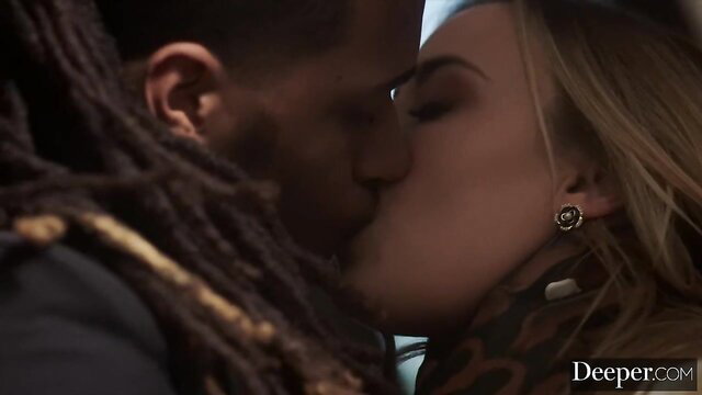 Anna Claire kisses BBC guy passionately pre-guests