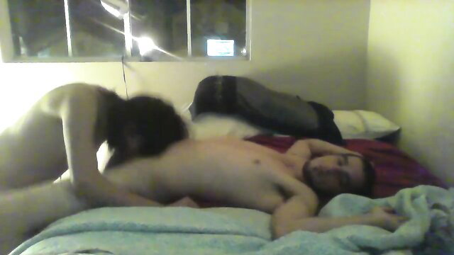 Jasmine rides Cyrus cowgirl in bed, nude amateur sex