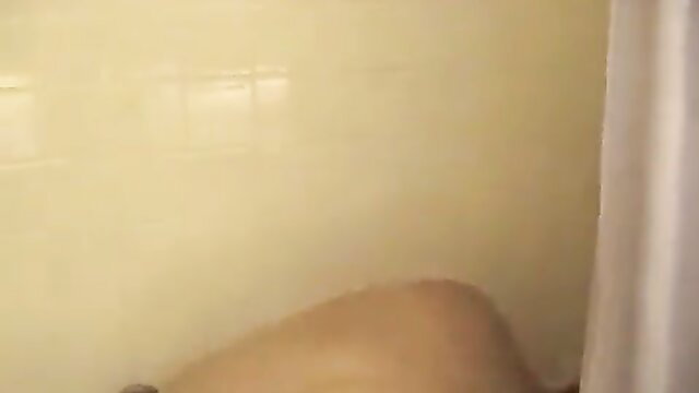 Amateur Jamie thick thigh closeup in yellow shower bathroom