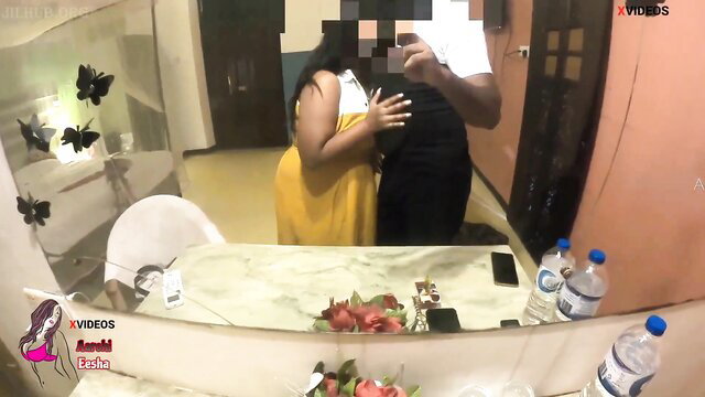 Curvy black wife in yellow dress seduces boss's employee in mirror selfie