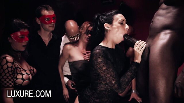 Brunette deepthroats BBC at hardcore Paris swinger orgy