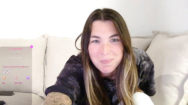 ssusmc93 tattooed milf smiling on cam, lovense toy show