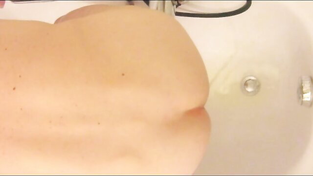 Thick white woman huge ass in bathtub anal enema closeup