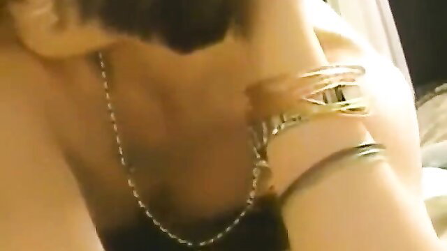 Lauren Cohen lookalike in homemade sex tape, cleavage and jewelry closeup