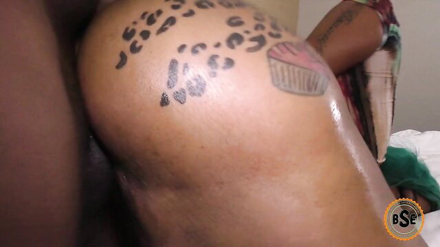 Ebony BBW big butt leopard tattoo cupcake closeup