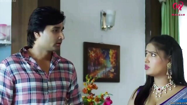 Big Boobs Indian MILF in Saree Teases with Cleavage in Ullu Web Series