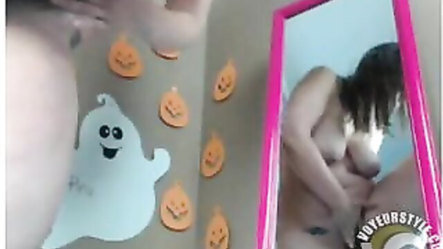 Fat ass cutie rubs plump vagina in mirror, big tits exposed