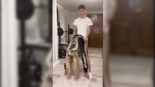 Blonde OnlyFans girl fucked doggystyle by trainer in gym