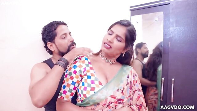 Indian horny MILF in saree grabbed by lover in steamy affair