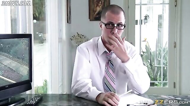 Amy Anderssen seduces nerd in peignoir, Brazzers thumbnail