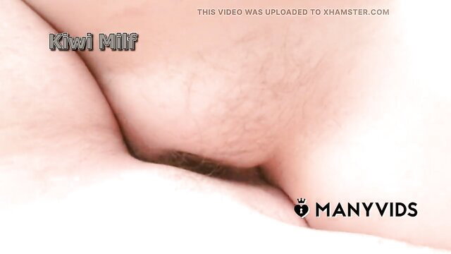 Kiwi MILF closeup hairy pussy and big ass cheeks