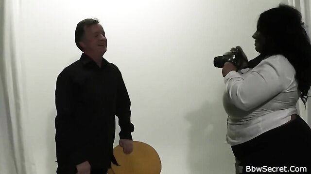 Ebony BBW photographer with mega tits snaps pics of smiling guy holding sign