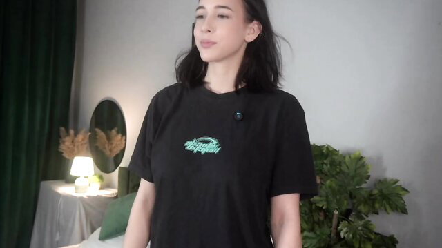 Cute teen signehinz shy smile in black tee, big boobs Chaturbate