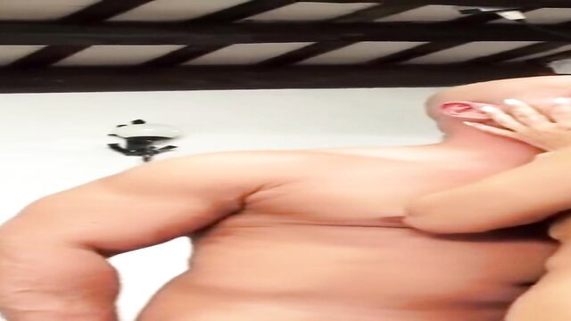 Lara Tinelli grabs buff man's neck in steamy embrace, hot couple action