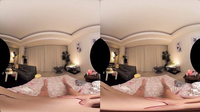Arina Hashimoto nude soles up on bed in VR POV JAV