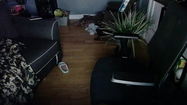Melchatte camgirl nora flexing in dark bedroom chair Chaturbate