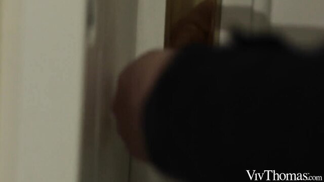 Eveline Dellai nude ass in doorway, Double Booked VivThomas