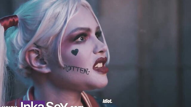 Margot Robbie Harley Quinn cosplay with big ass, seductive look