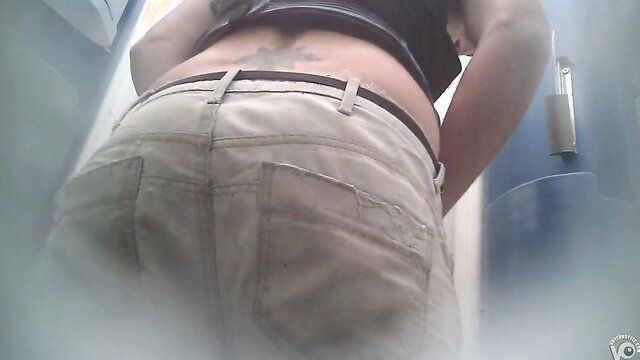 Festival girl peeing outdoors on hidden cam, big tattooed ass up