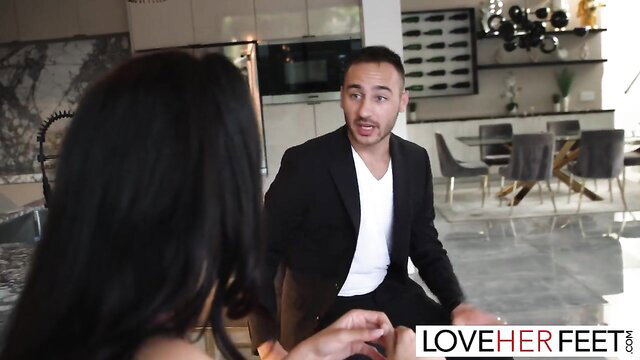 Roxie Sinner's sexy feet tease in Toes To Cheer foot fetish scene