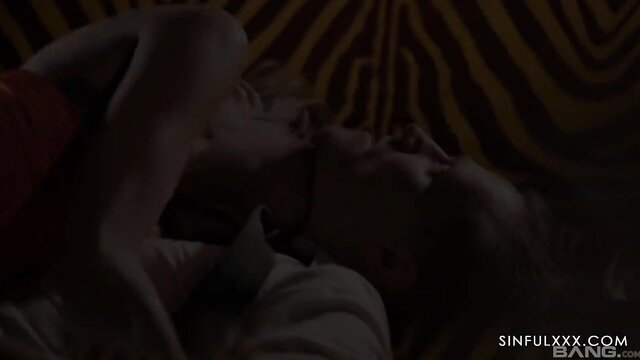 Veronica Leal seduces Jay Snake with passionate bed kiss