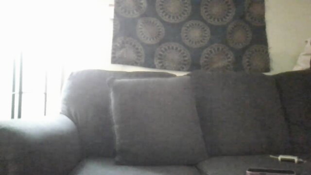Only_vae on gray couch in Chaturbate latina tease