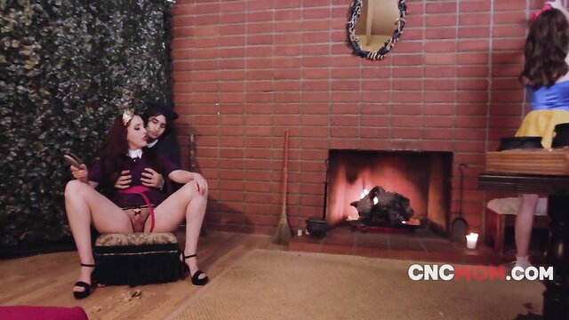 Snow White and Evil Queen freeuse threesome biting poison apple