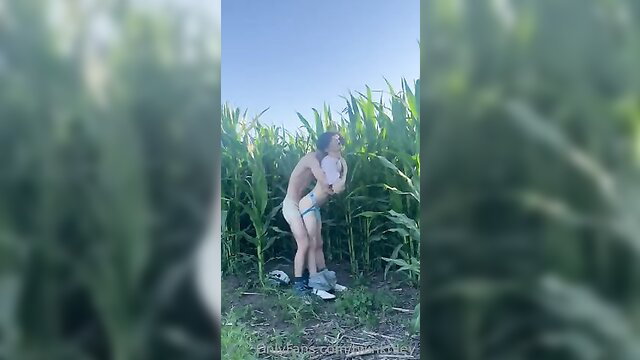 Nude amateur couple fucking doggystyle in cornfield outdoors
