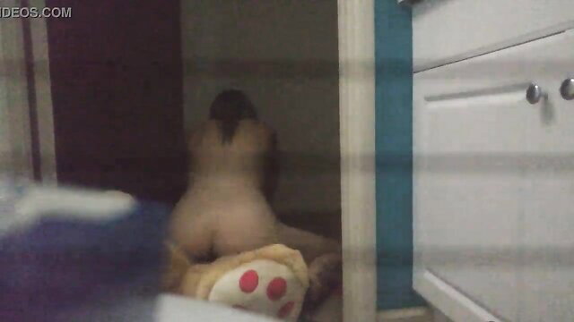 Nude woman with big ass squats reverse cowgirl on dildo toy in amateur sex video