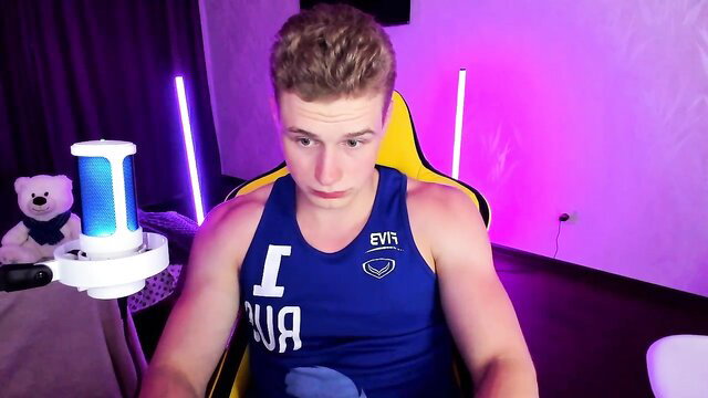 Kurt Hanssen gay streamer in tank top teases on Chaturbate