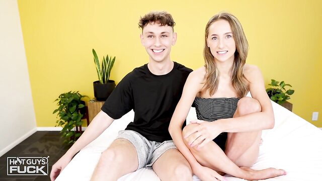 Madison Peach & Dallas Diamond amateur couple on bed