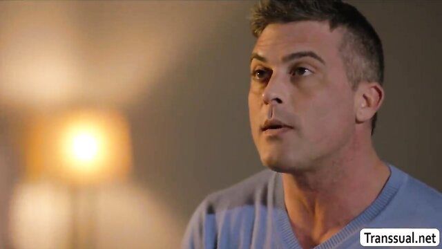 Muscular TBabe kneels to suck dude's cock closeup