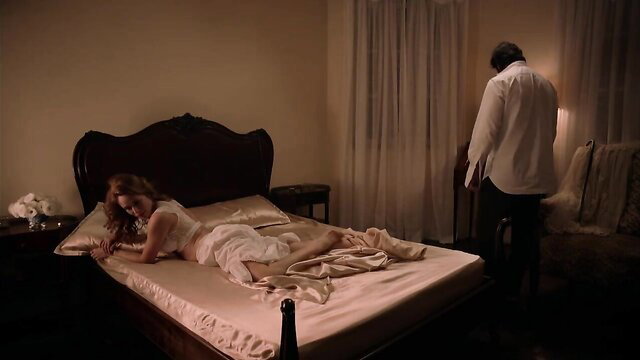 Mariana Ximenes sexy nude tits in bed, Capitu e o Capitulo hot scene