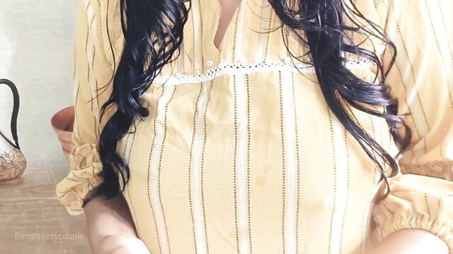 Indian amateur with thick thighs pulls yellow panties aside exposing wet pussy on bed